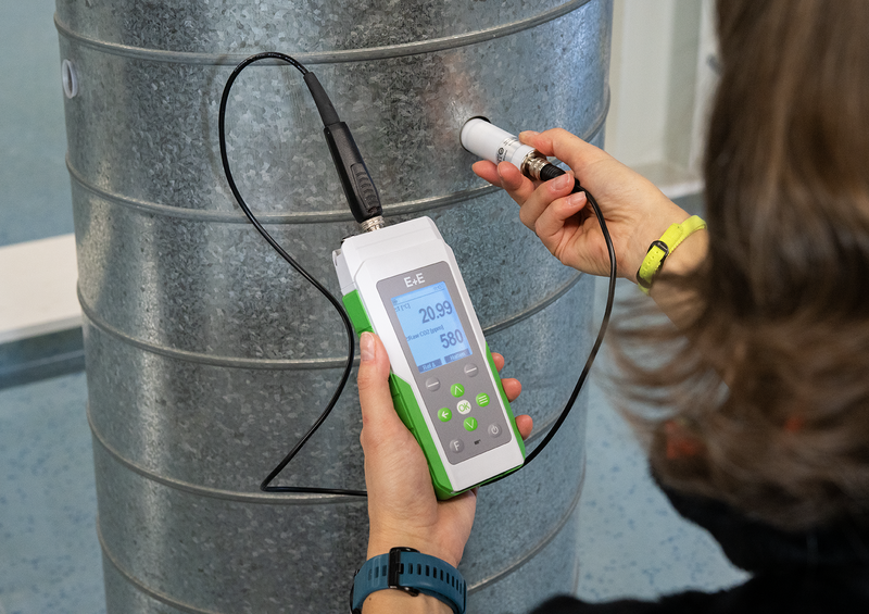 On-site measurement with a process probe EE872