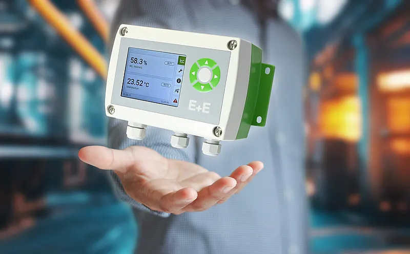 Image shows person holding E+E Product HTS801