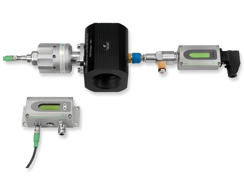 EE772 multifunctional flow sensor with gauge mounting block with additional dew point sensor